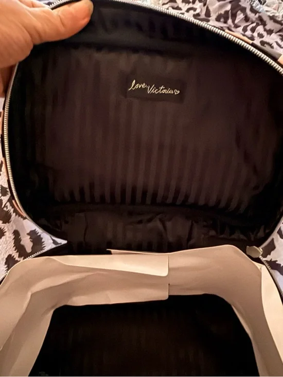 Victoria's Secret Pink and Black Striped Cosmetic Case NWT - Picture 6 of 7